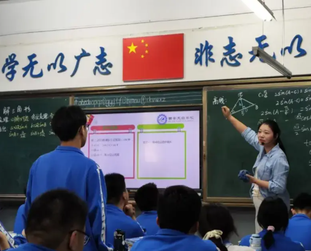 手写诗稿的墨香教育的力气来自生命与生命的彼此照亮 手写诗稿的墨香教育的力气来自生命与生命的彼此照亮