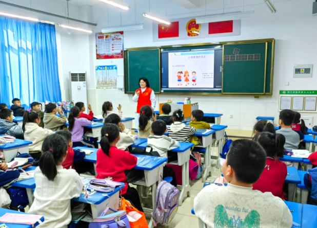 服务的普惠性可及性快捷性才能让教育改革开展成果惠及人民群众