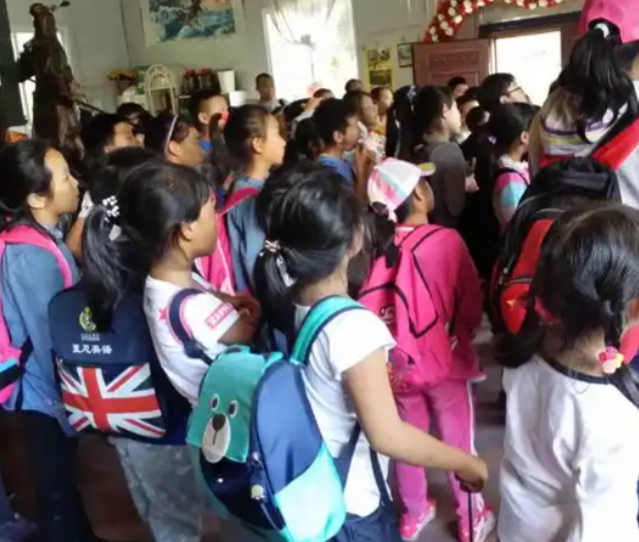 巨大内卷压力的学生而言孩子们的童真则是最宝贵的“解压阀”