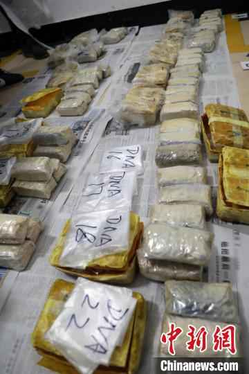 图为缴获的毒品。 张锦难 摄 云南保山边境管理支队查获一起毒品案 缴毒逾11公斤