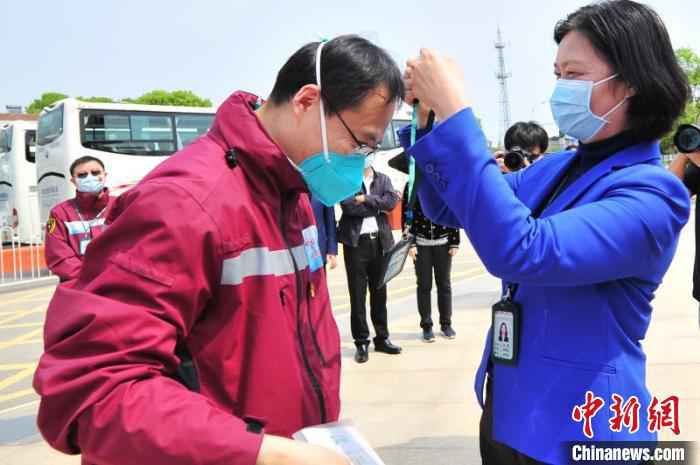  中日友好医院援鄂医疗队返程 被授“同济医院职工”